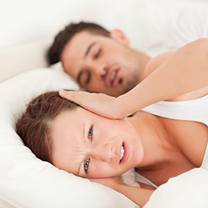 Russare non è solo fastidioso come l’odontoiatria può migliorare il tuo sonno