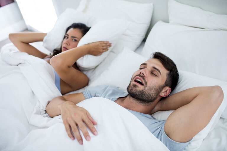 Russare non è solo fastidioso come l’odontoiatria può migliorare il tuo sonno